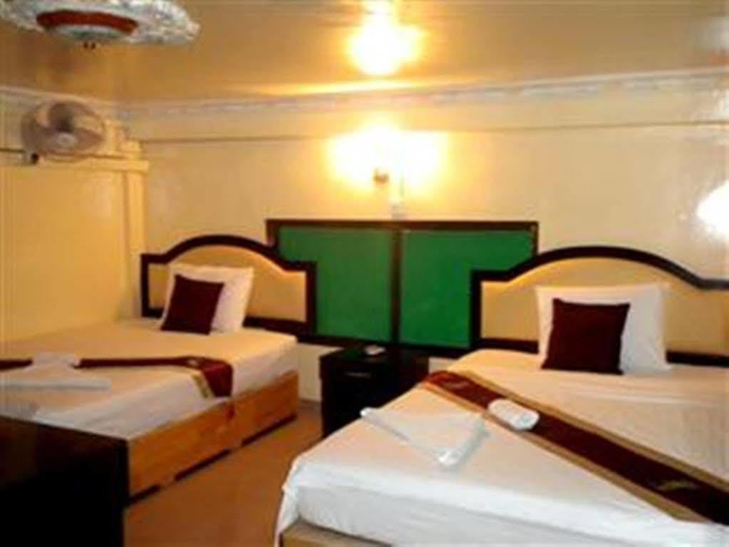 Golden Boat Guesthouse 프놈펜 외부 사진